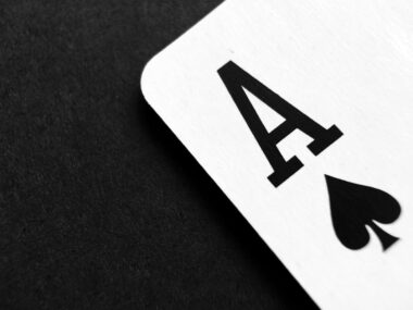 De beroemdste kaartspellen ter wereld: geschiedenis, spelmechanieken en waarom ze actueel blijven