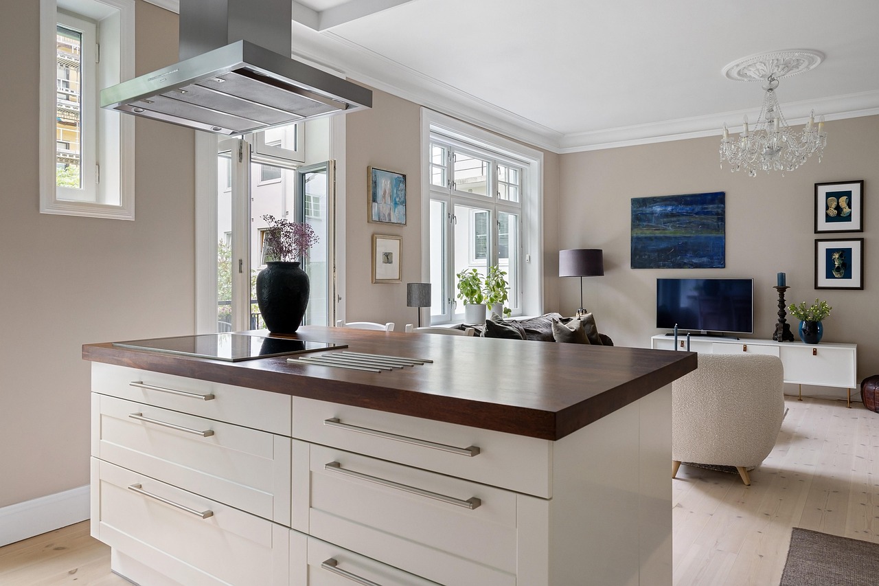 Kookeiland met zitplek: zo voorkom je spatten op krukken